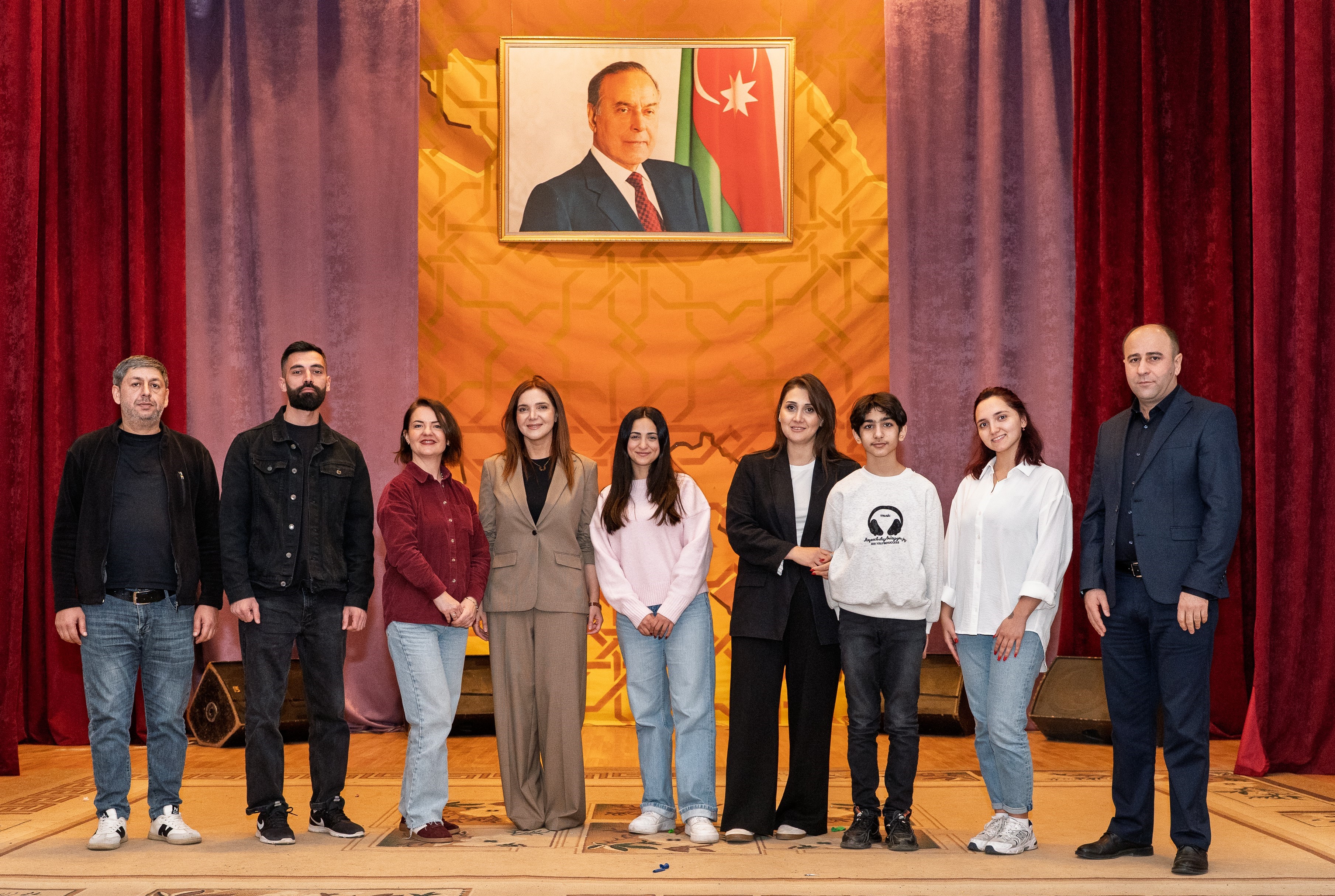 “Azercell Könüllüləri” uşaqlara bayram sevinci yaşatdı